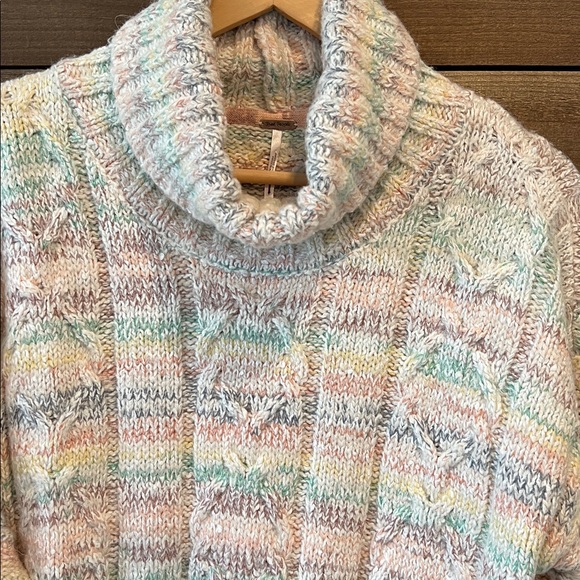 Free People Women's Popsicle Pullover Turtleneck Sweater Pastel Size Medium - Picture 4 of 9